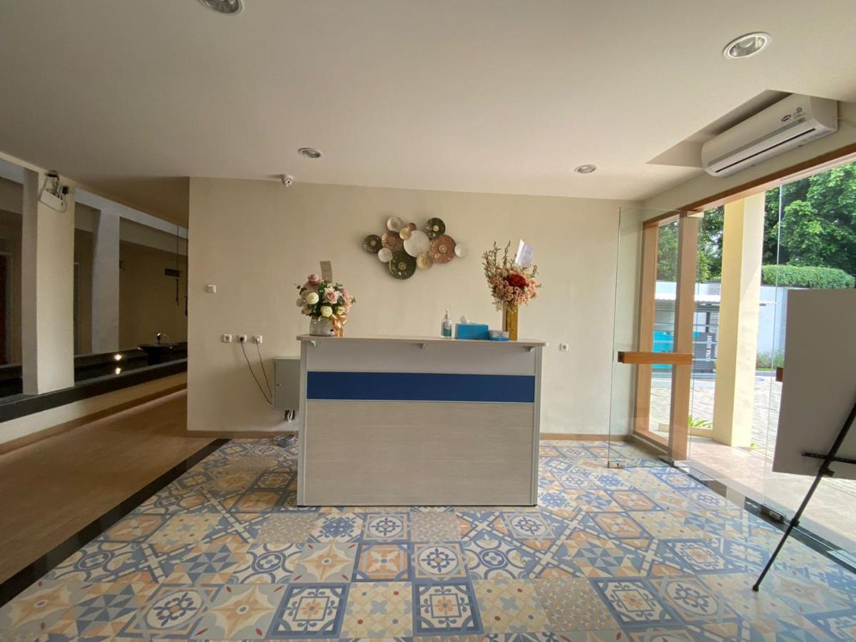 The Home Srengseng Jacarta Exterior foto