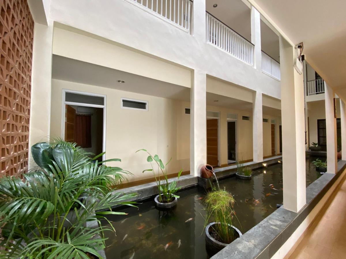 The Home Srengseng Jacarta Exterior foto